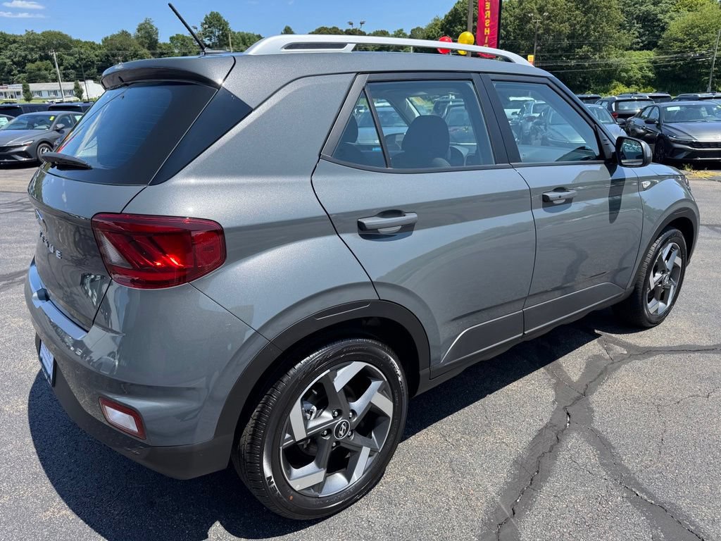 Used 2026 Hyundai Venue SEL FWD image 5