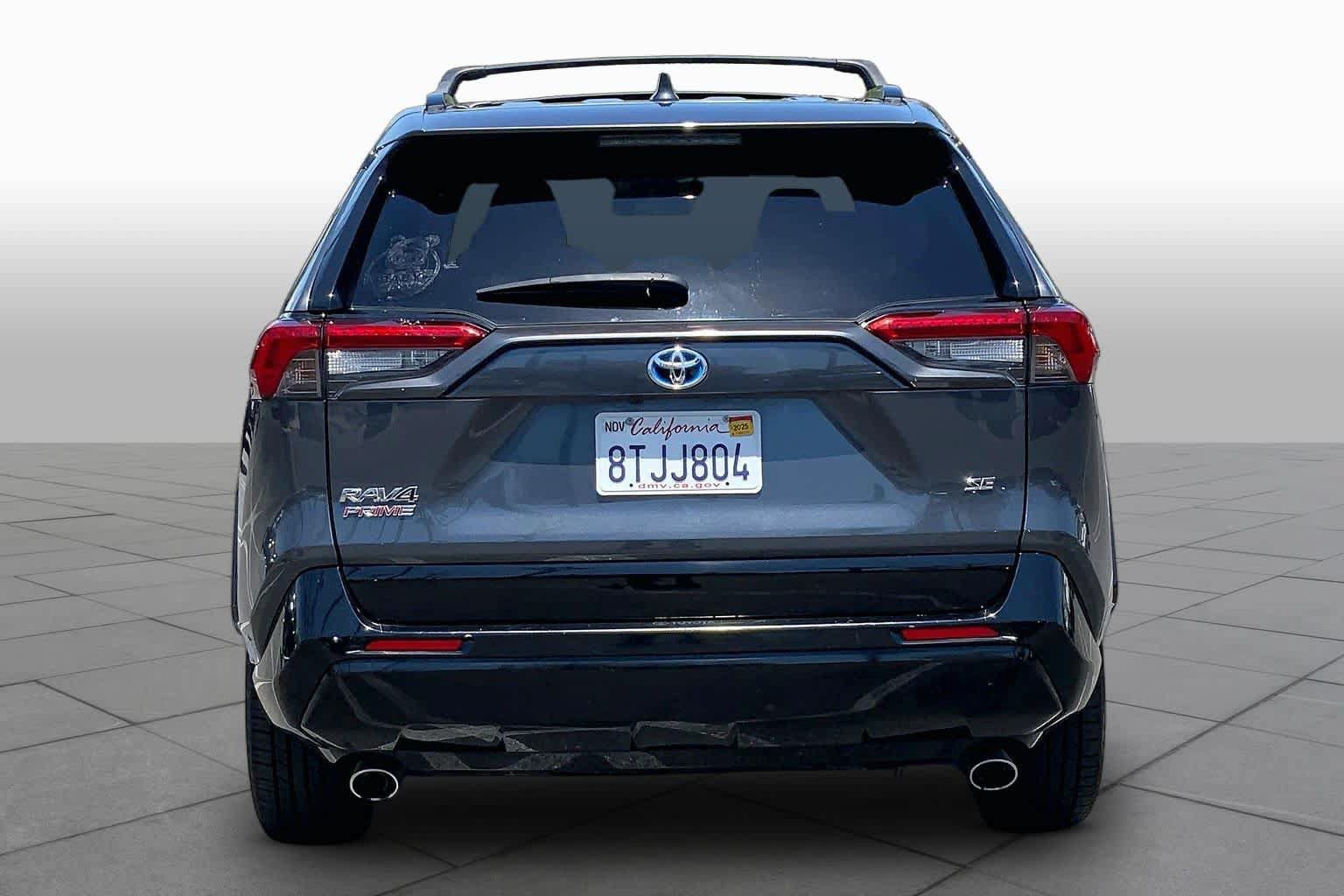 Used 2021 Toyota RAV4 SE w/ Weather & Moonroof Package AWD/4WD image 4