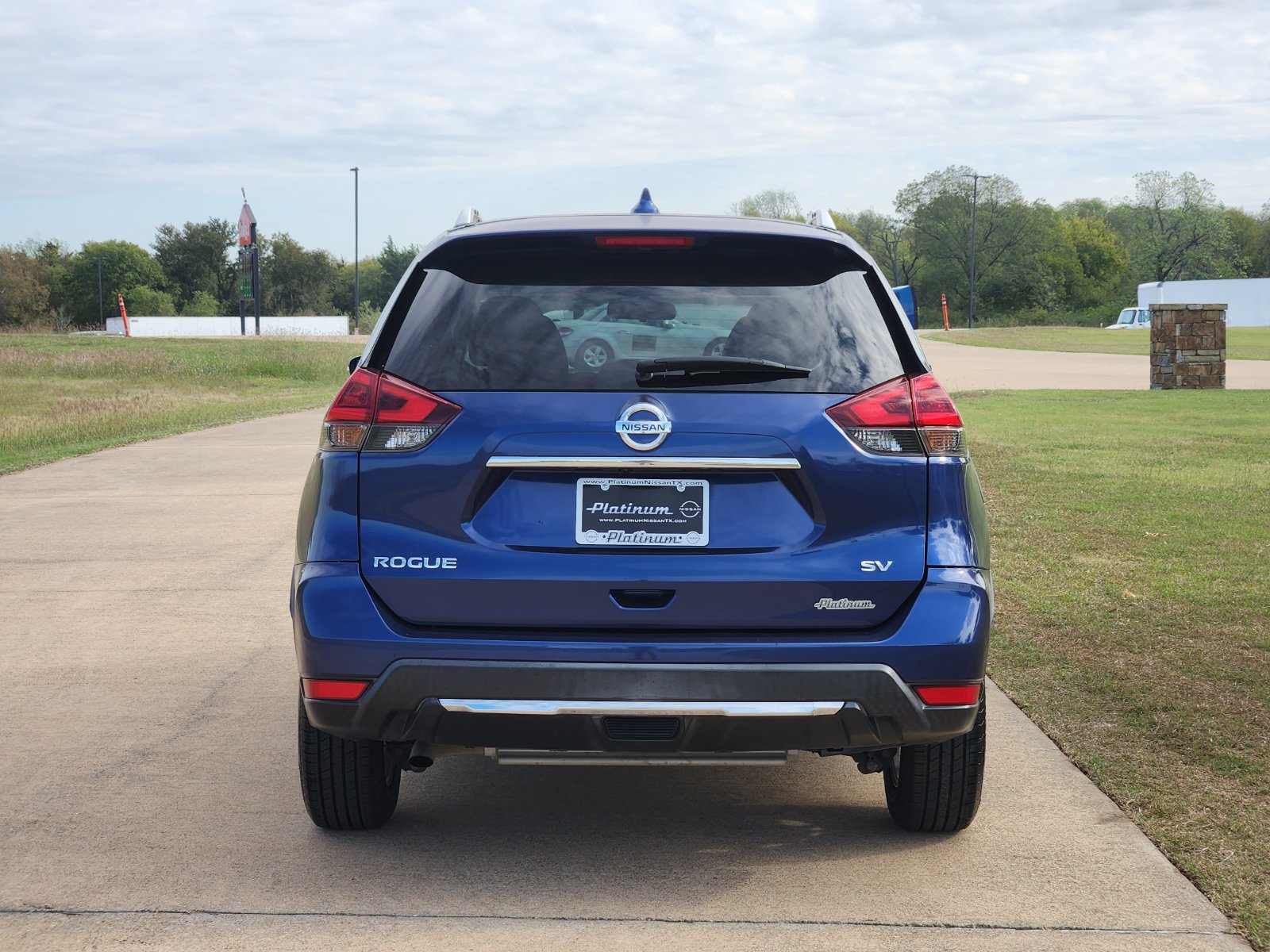 Used 2018 Nissan Rogue SV FWD image 8