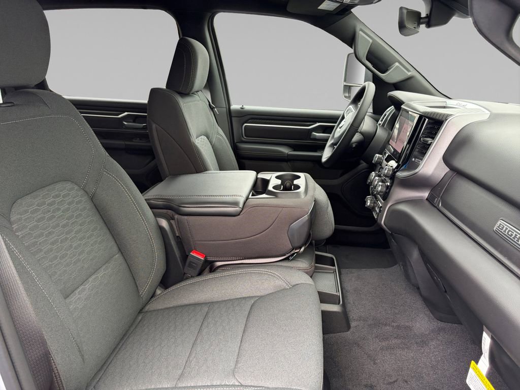 New 2026 RAM 1500 4x4 Crew Cab image 17
