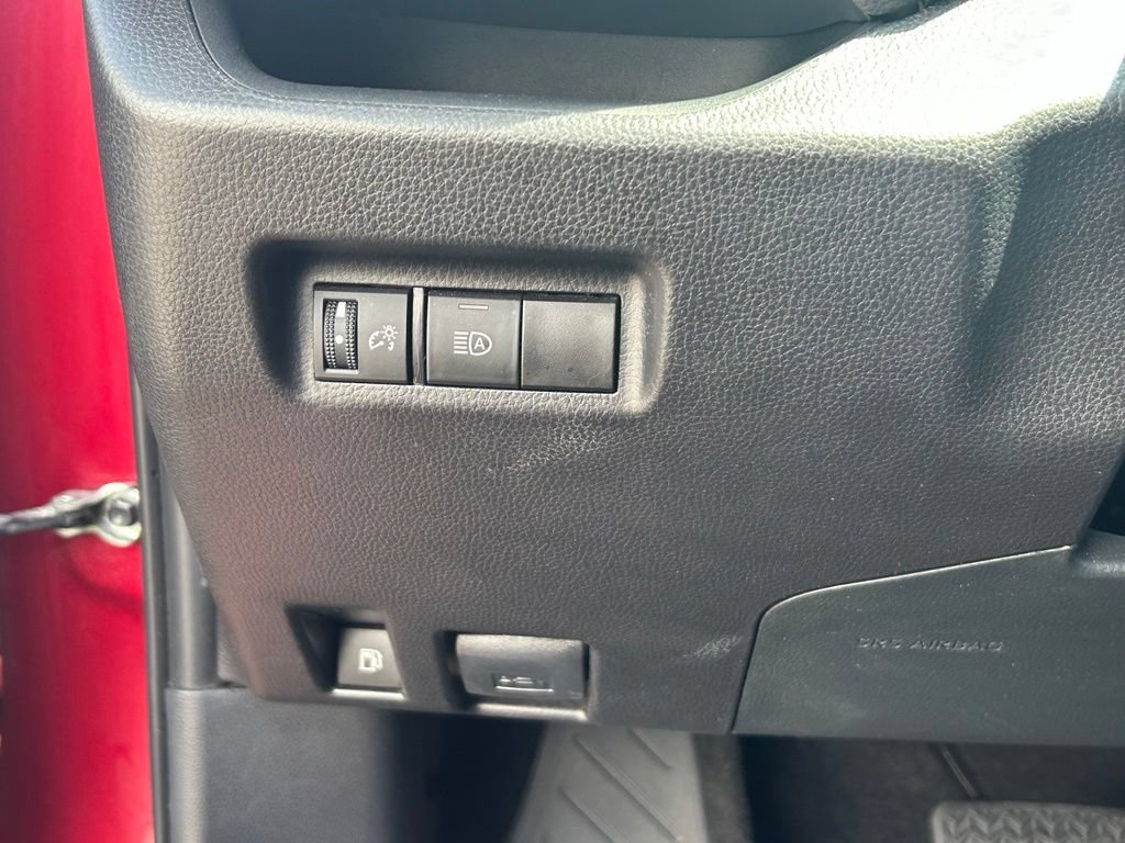 Used 2025 Toyota RAV4 XLE AWD/4WD image 15