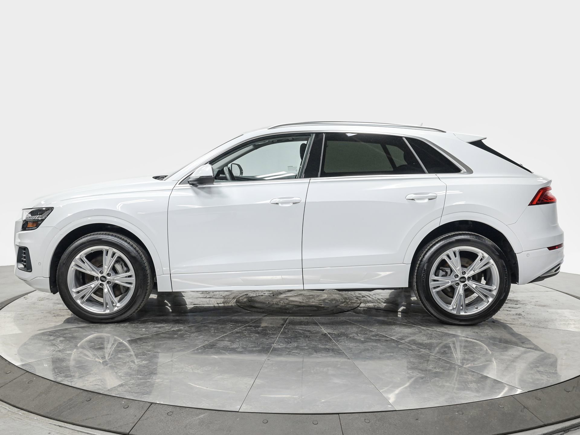 Used 2023 Audi Q8 Premium w/ Convenience Package AWD/4WD image 2