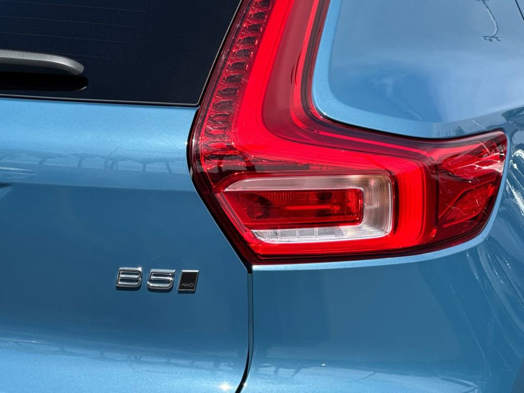 Certified 2025 Volvo XC40 B5 Plus image 26