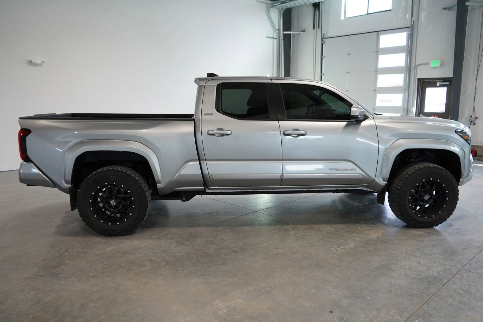 Used 2024 Toyota Tacoma SR5 AWD/4WD image 6