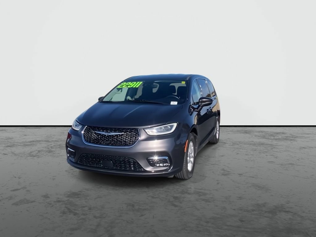 Used 2023 Chrysler Pacifica Touring-L image 3