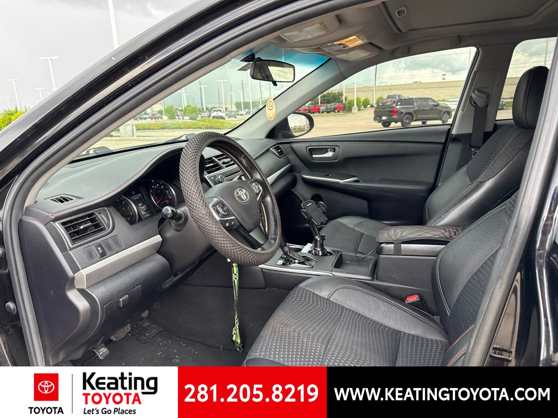 Used 2015 Toyota Camry SE w/ Moonroof Package FWD image 6
