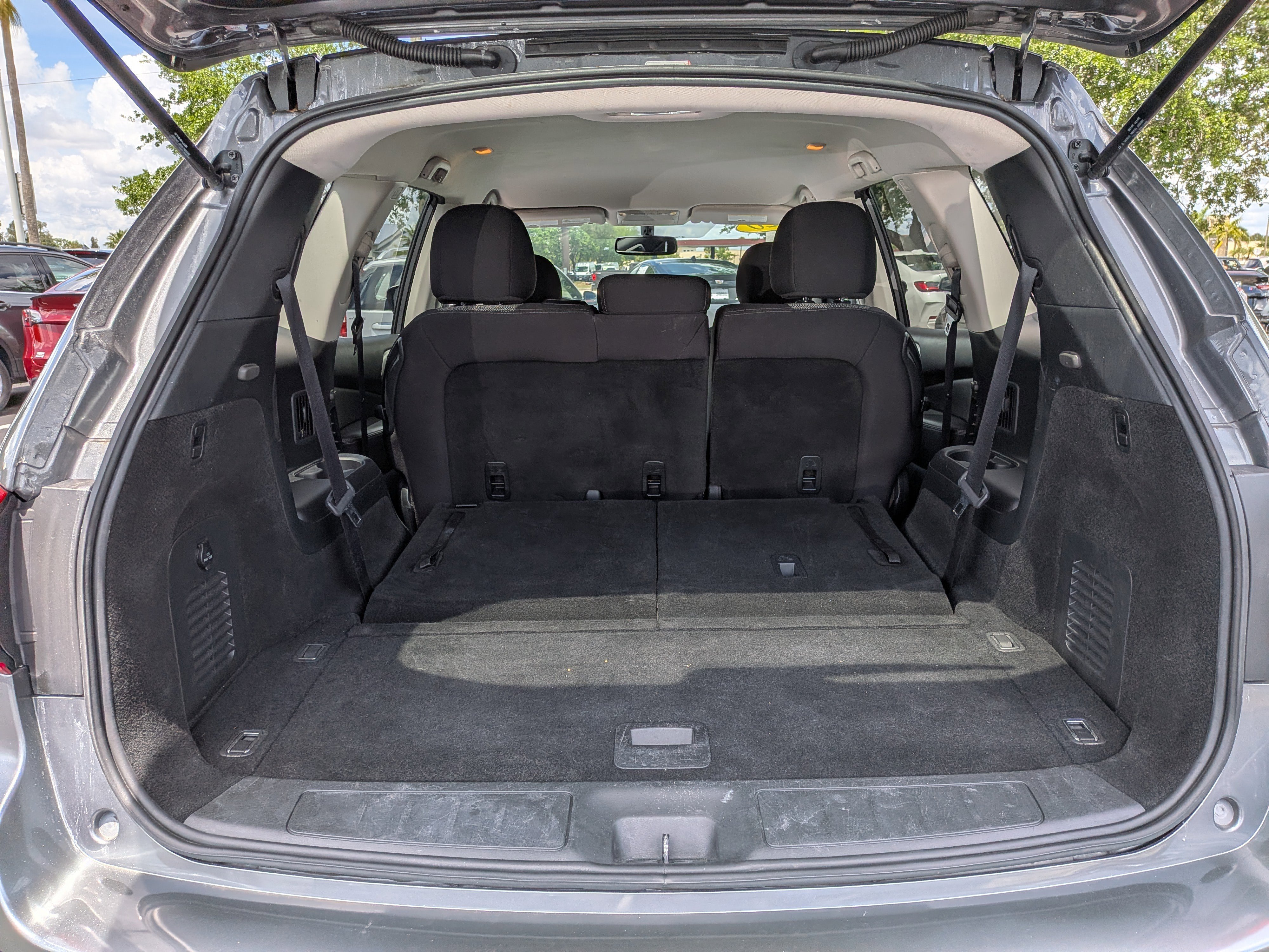 Used 2020 Nissan Pathfinder SV image 13