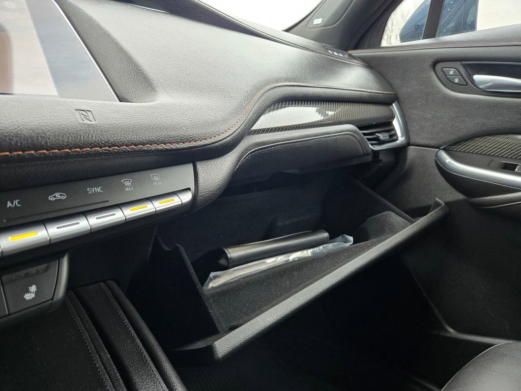 Used 2020 Cadillac XT4 Sport w/ Technology Package FWD image 14