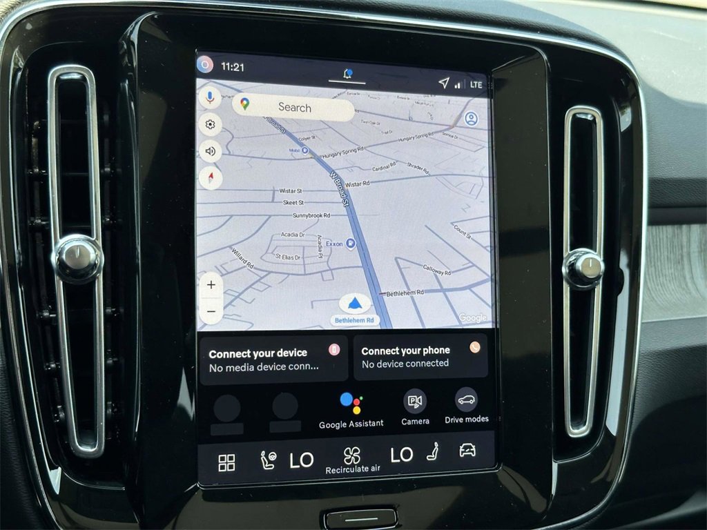 New 2026 Volvo XC40 B4 Plus w/ Climate Package image 3