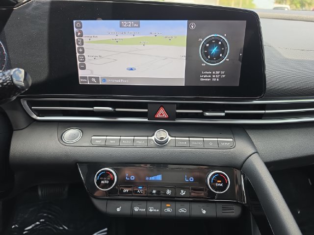 Used 2022 Hyundai Elantra Limited FWD image 17