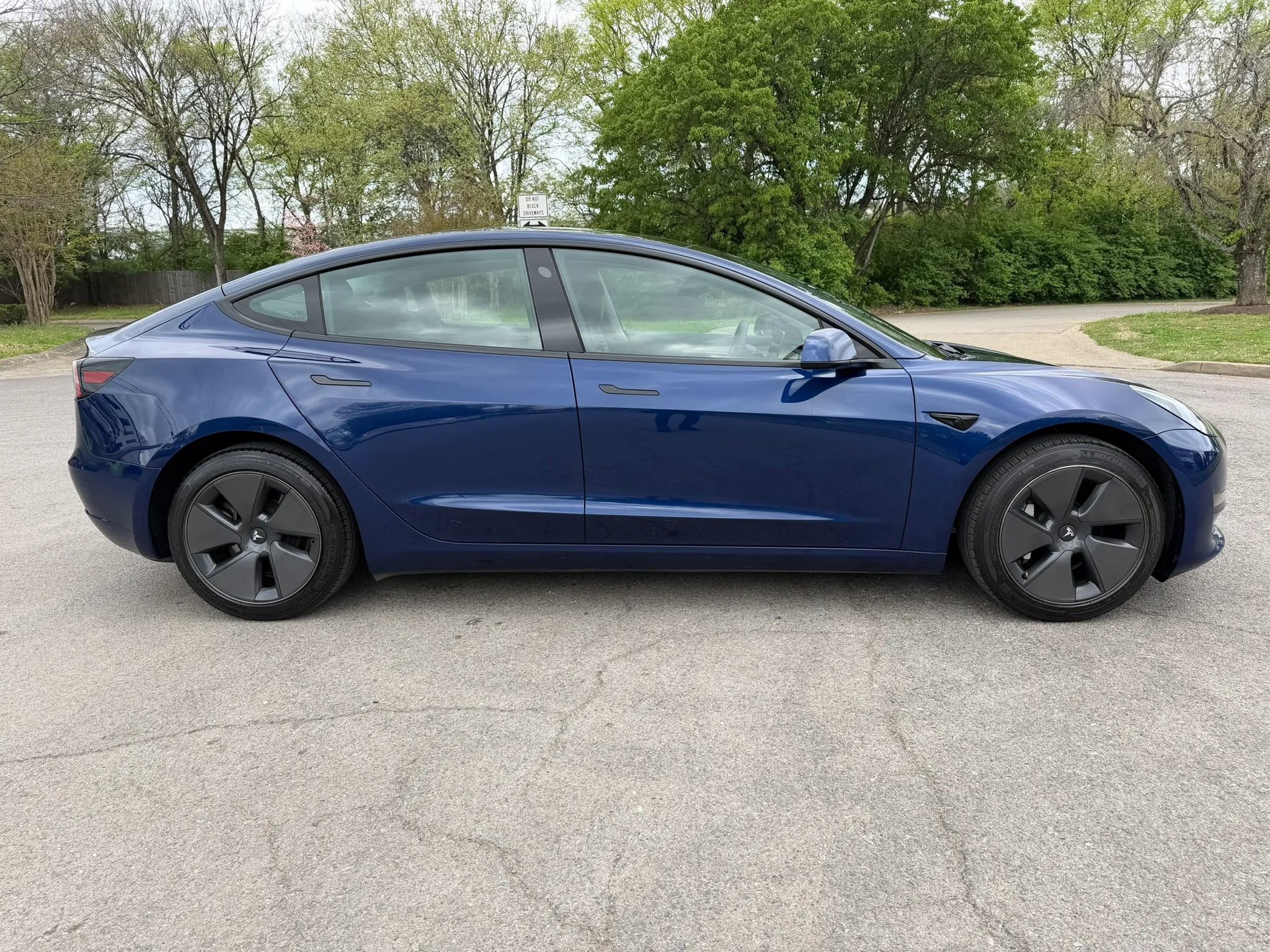 Used 2023 Tesla Model 3 Standard Range image 5