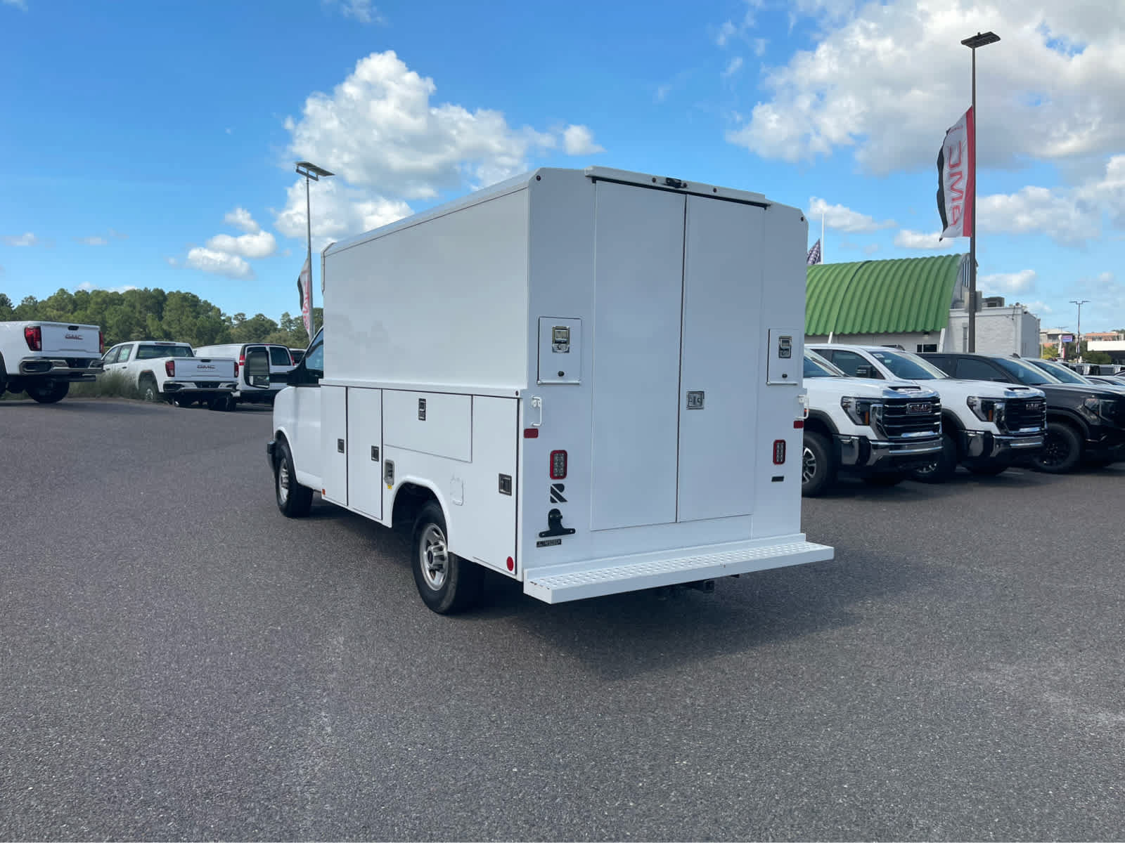 Used 2023 GMC Savana 3500 w/ Power Convenience Package RWD image 7