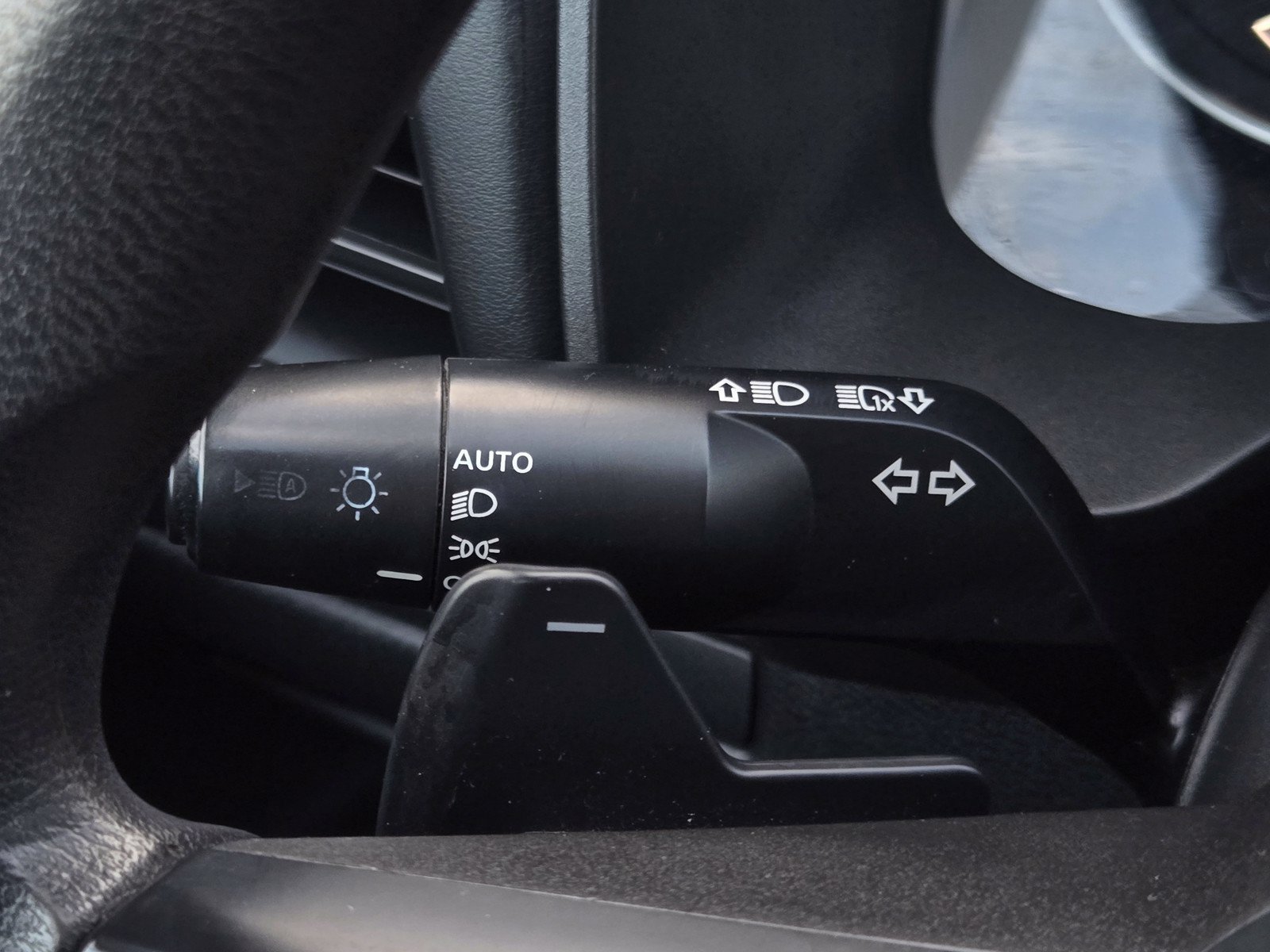 Used 2024 Nissan Rogue S FWD image 22