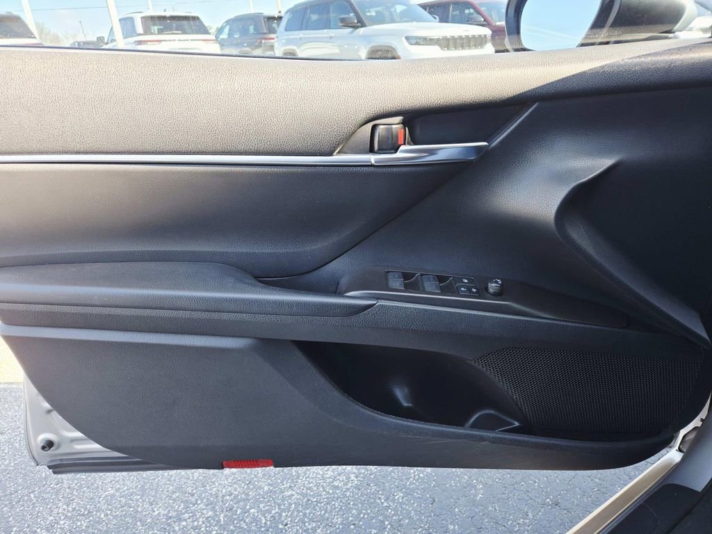 Used 2021 Toyota Camry SE image 31