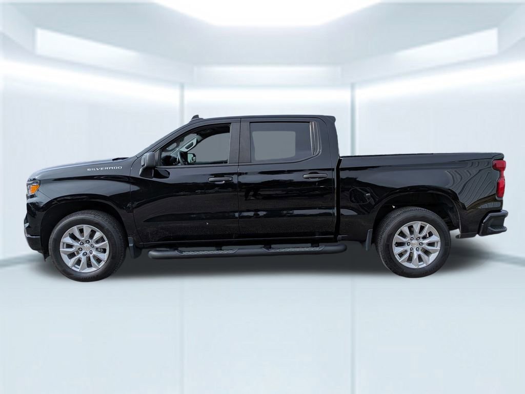 Used 2023 Chevrolet Silverado 1500 Custom image 2