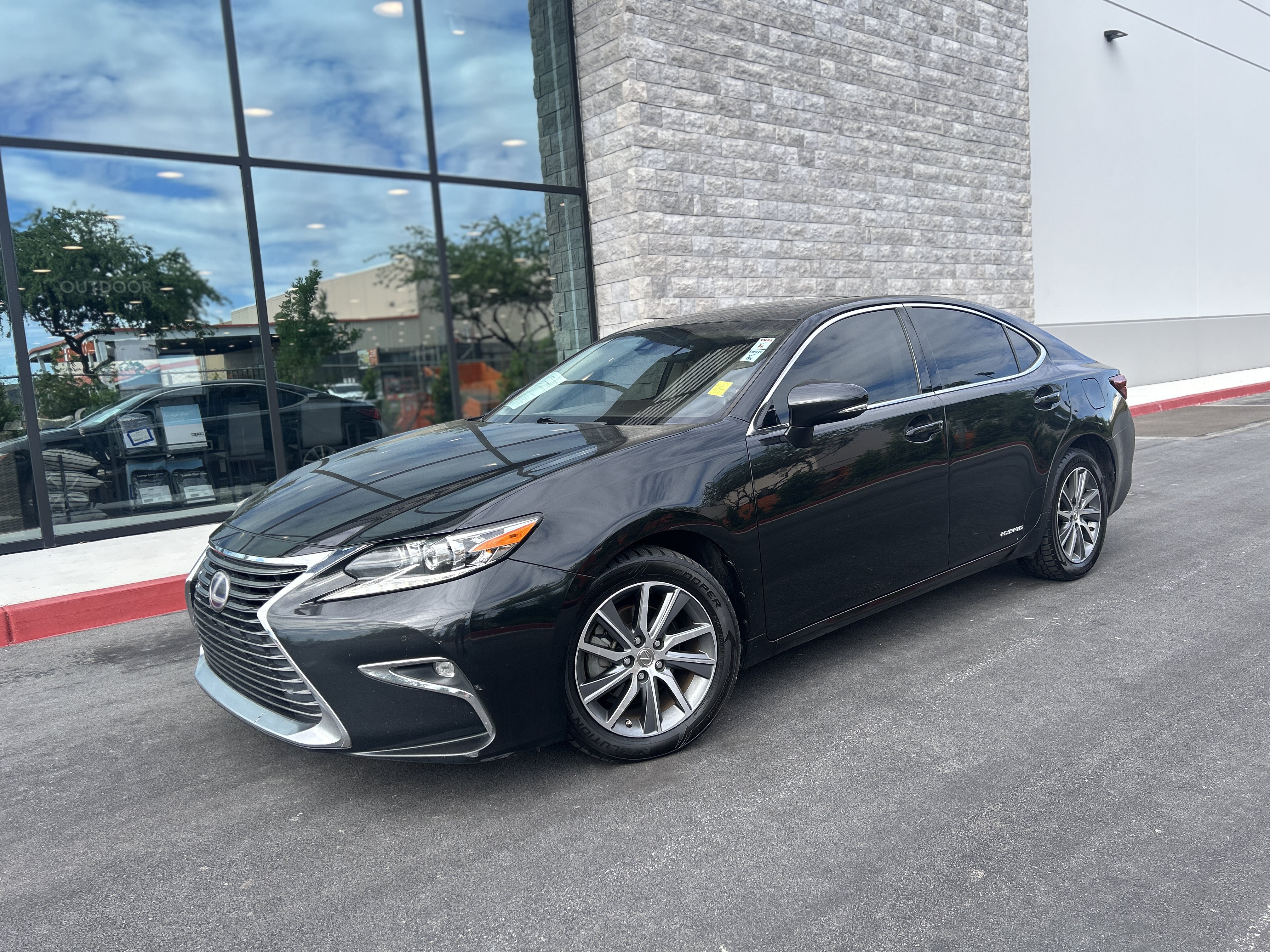 Used 2017 Lexus ES 300h w/ Navigation System Package FWD image 19
