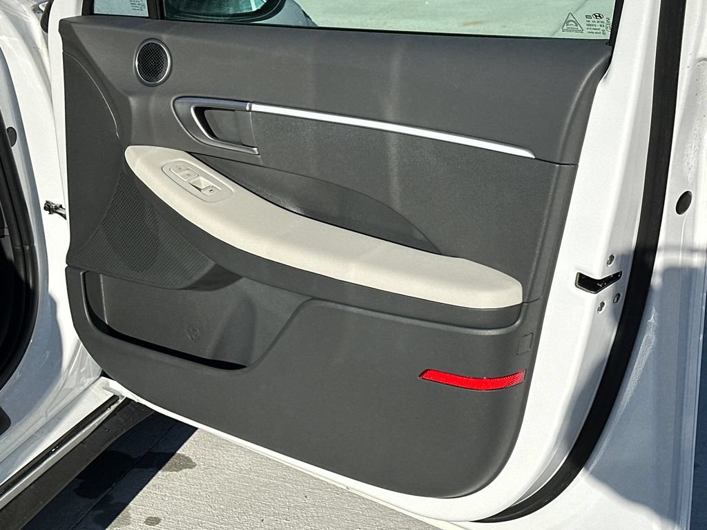 New 2025 Hyundai Sonata SE FWD image 15
