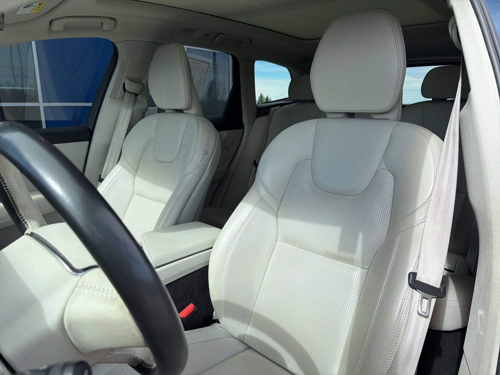 Used 2024 Volvo XC60 B5 Ultimate w/ Protection Package Premier AWD/4WD image 19