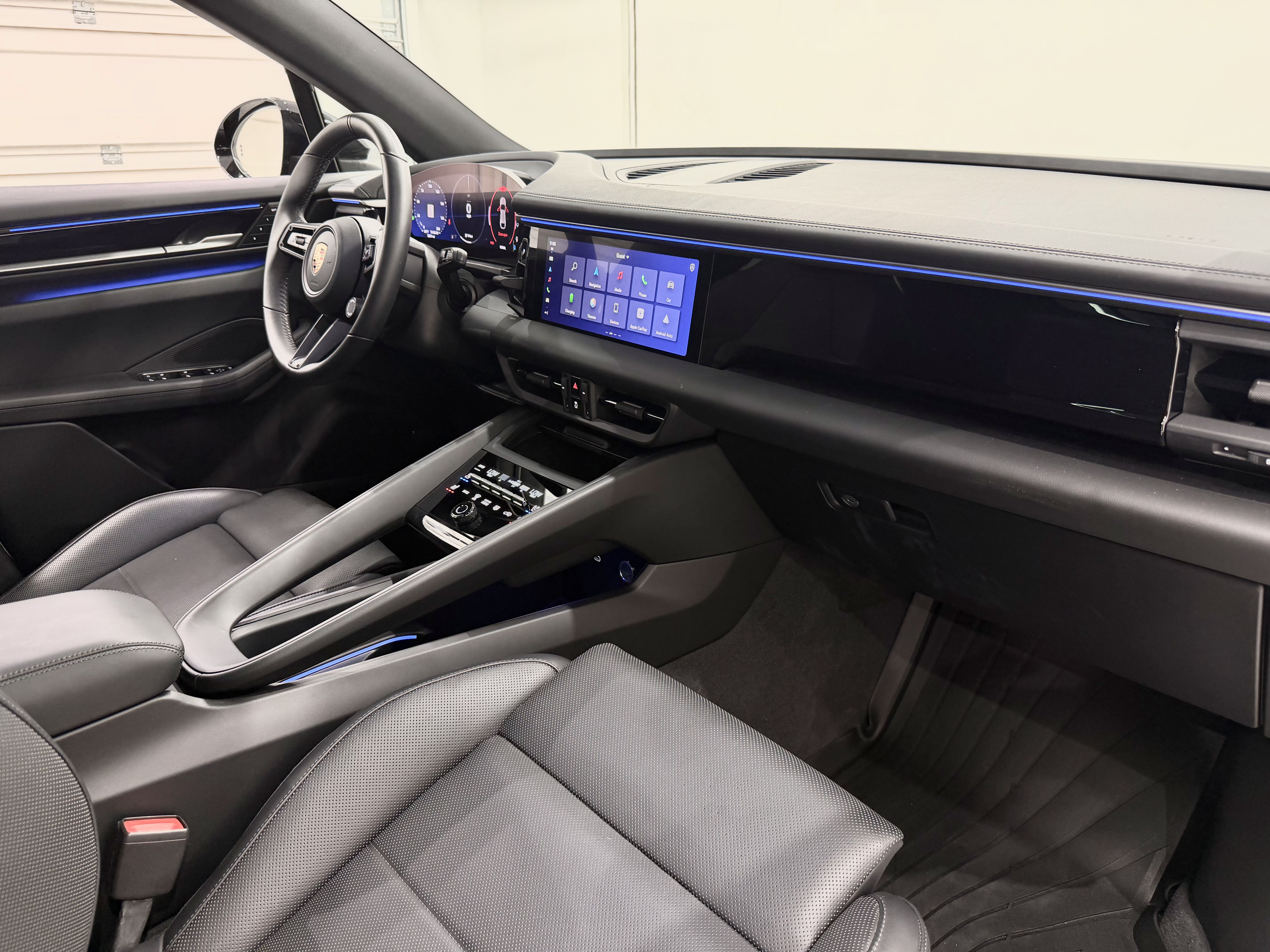 Certified 2025 Porsche Macan Electric RWD image 24