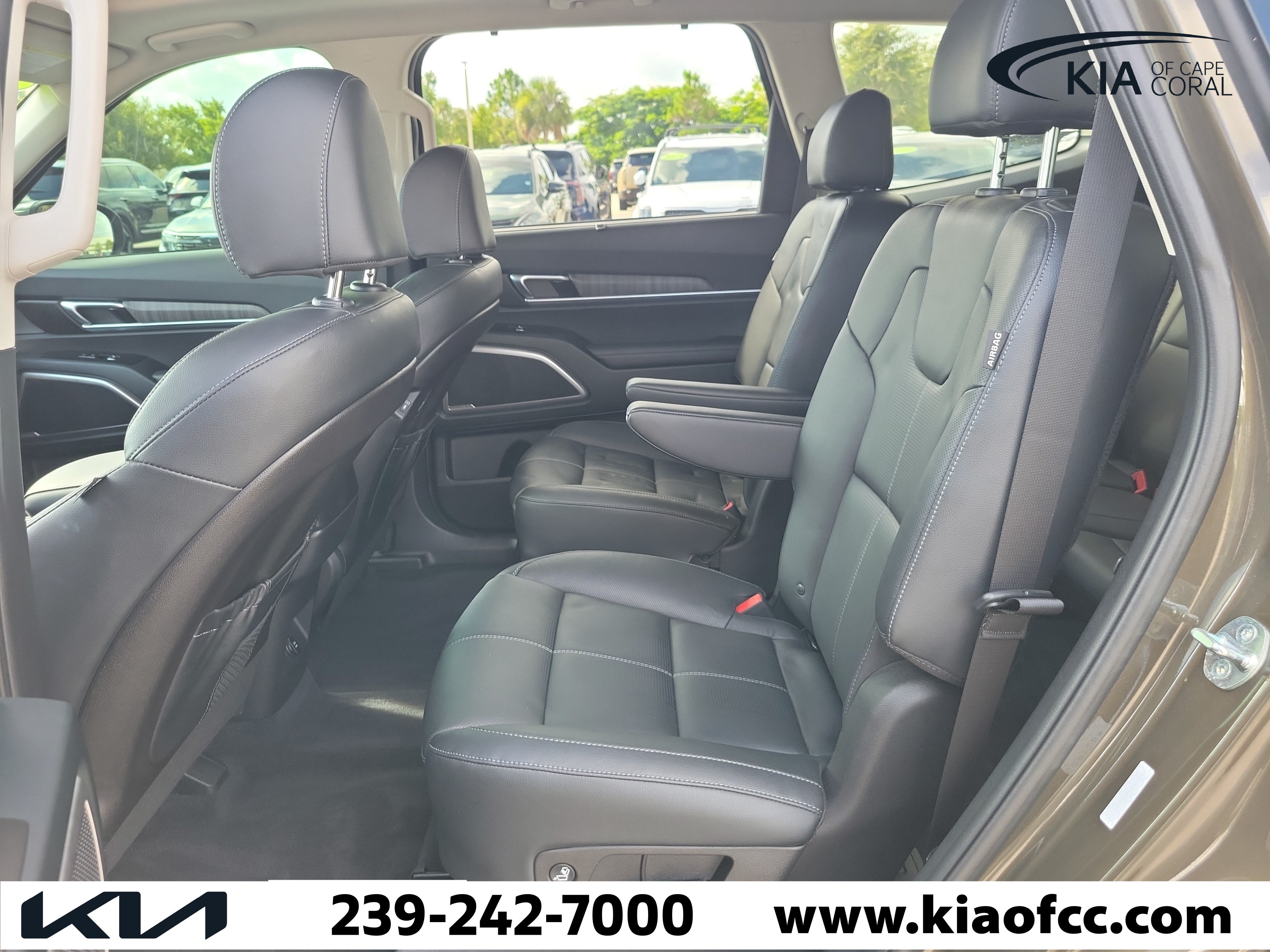 Certified 2024 Kia Telluride EX w/ EX Captain's Chair Package FWD image 12