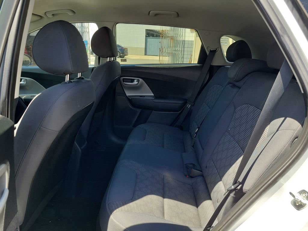Used 2018 Kia Niro LX FWD image 15