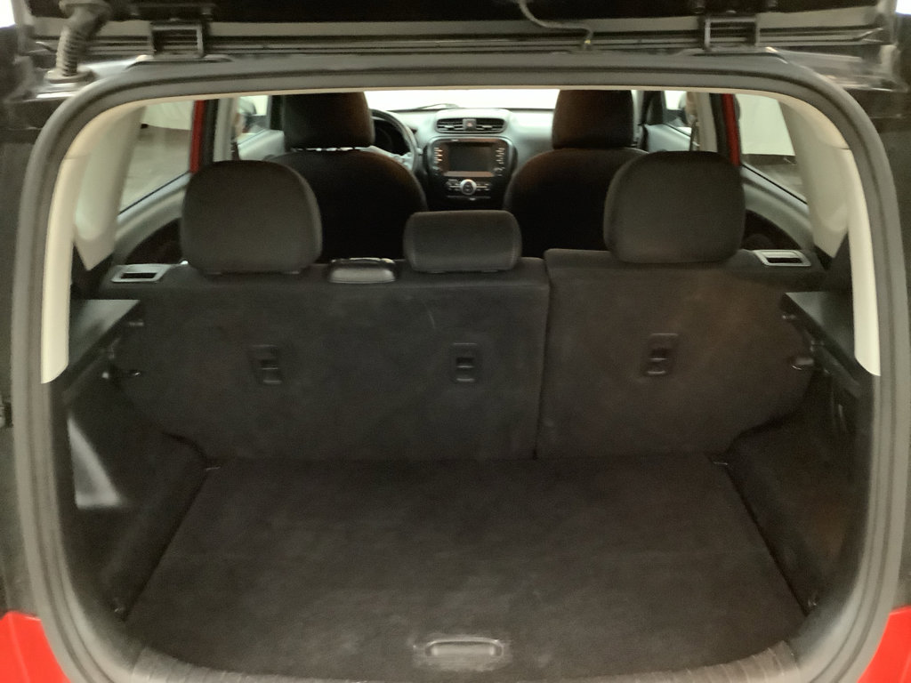Used 2019 Kia Soul + image 8