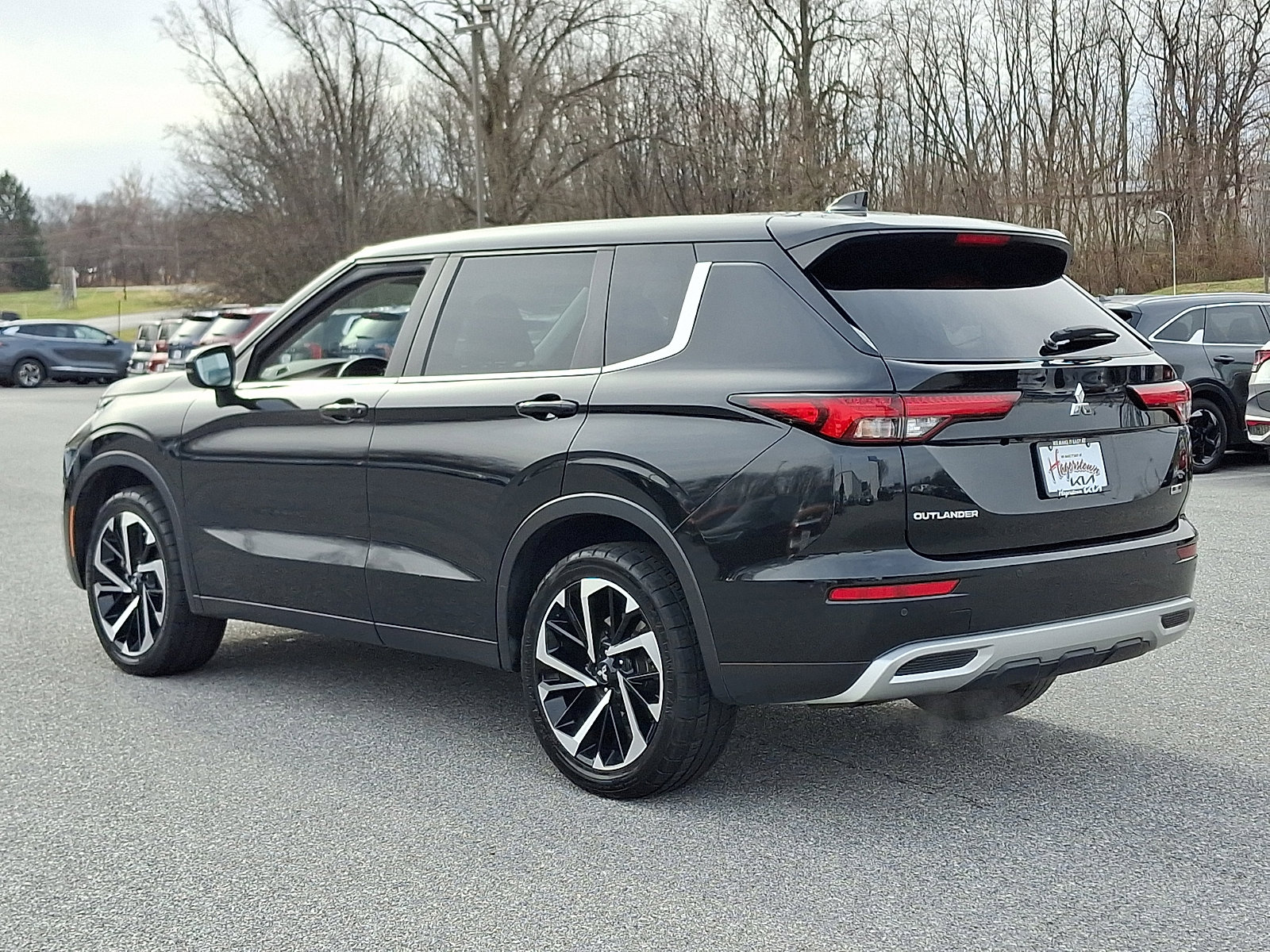 Used 2023 Mitsubishi Outlander SE image 4