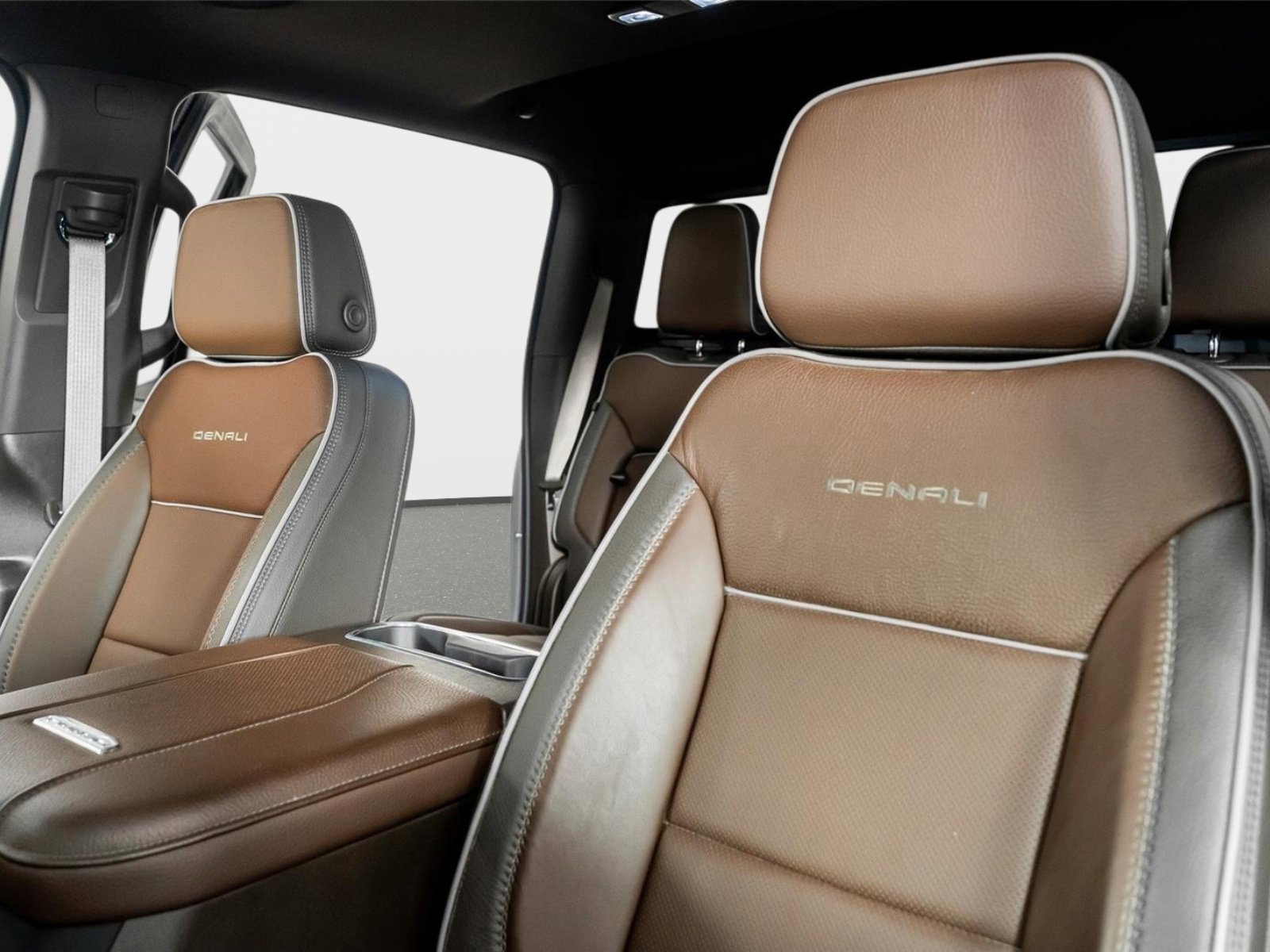 Used 2025 GMC Sierra 3500 Denali w/ Denali Reserve Package image 3