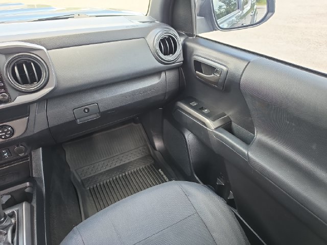 Used 2020 Toyota Tacoma TRD Sport AWD/4WD image 12