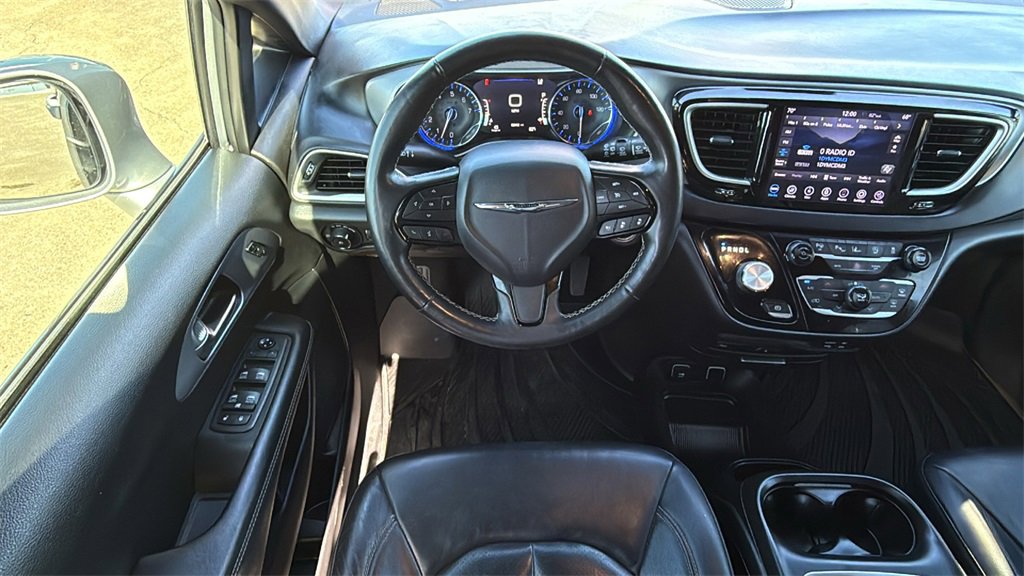 Used 2020 Chrysler Pacifica Touring-L Plus image 19