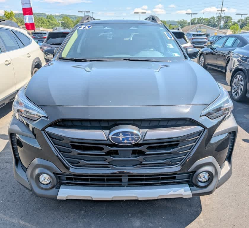 Used 2025 Subaru Outback Limited AWD/4WD image 3