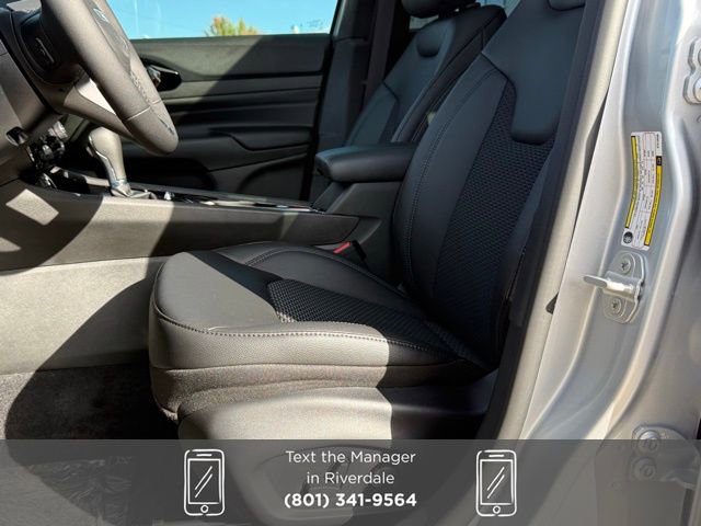 New 2025 Jeep Compass Latitude w/ Sun & Sound Group image 14