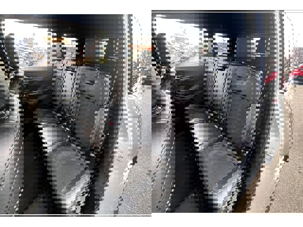 Used 2024 Jeep Grand Cherokee L Laredo image 29