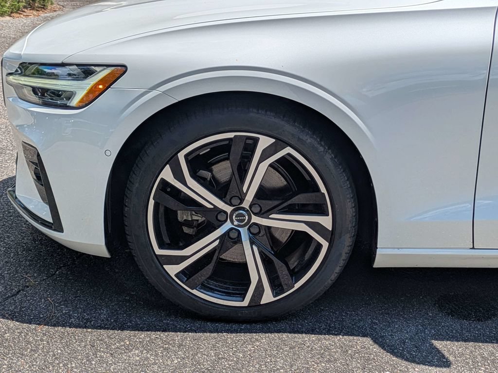 Certified 2025 Volvo S60 B5 Plus AWD/4WD image 11