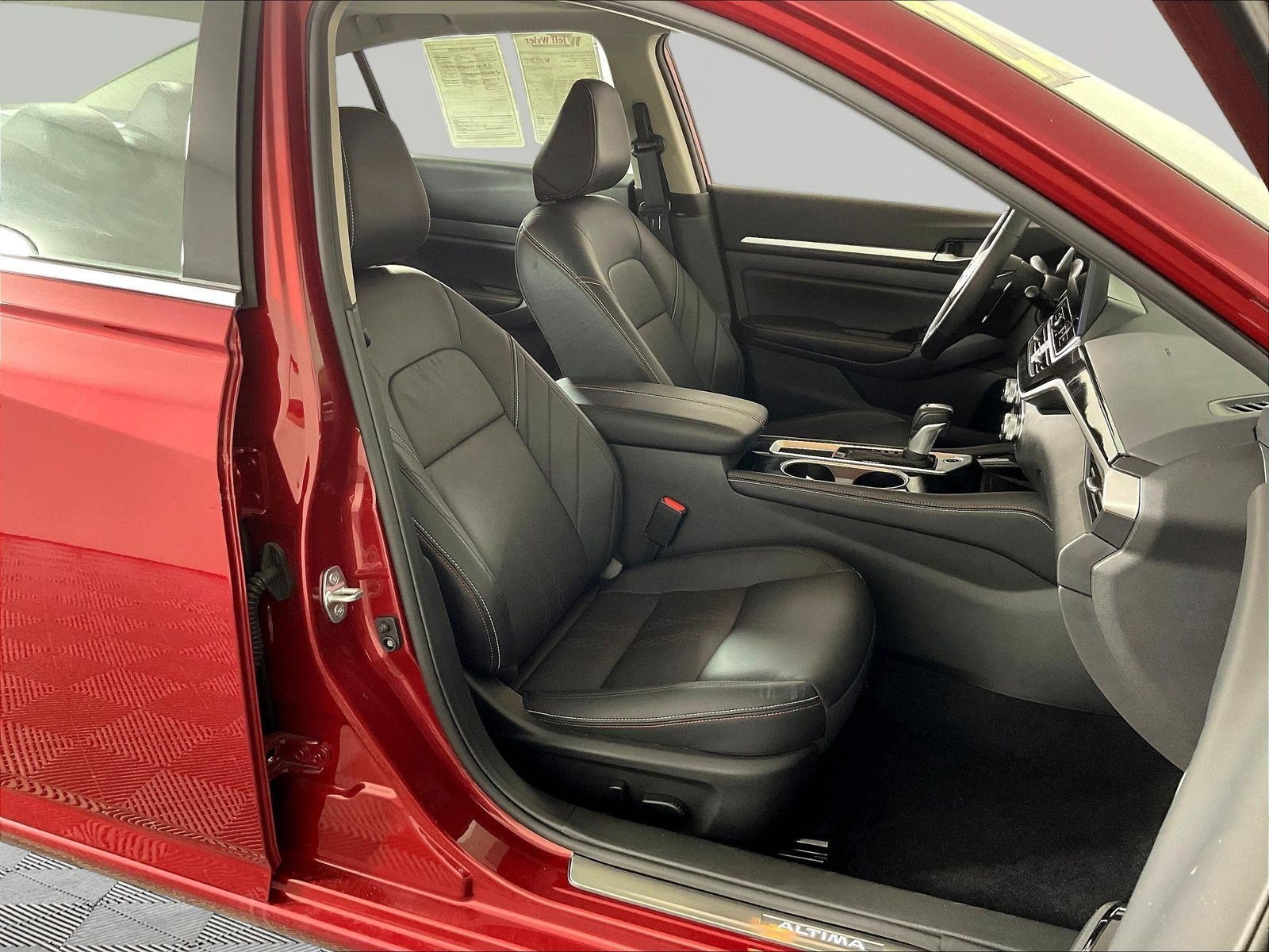 Certified 2025 Nissan Altima 2.5 SR w/ SR Premium Package FWD image 29
