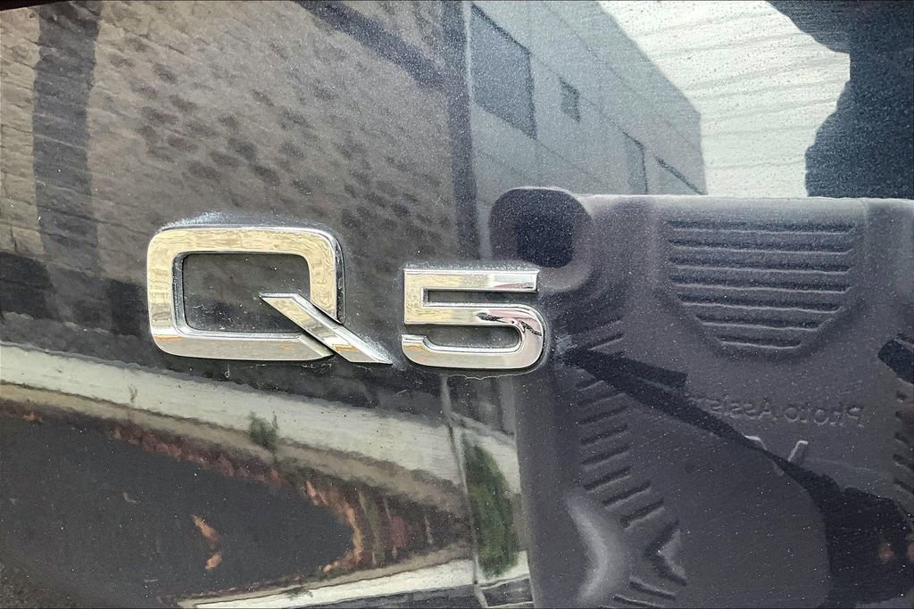 Used 2017 Audi Q5 2.0T Premium Plus w/ Technology Package image 24