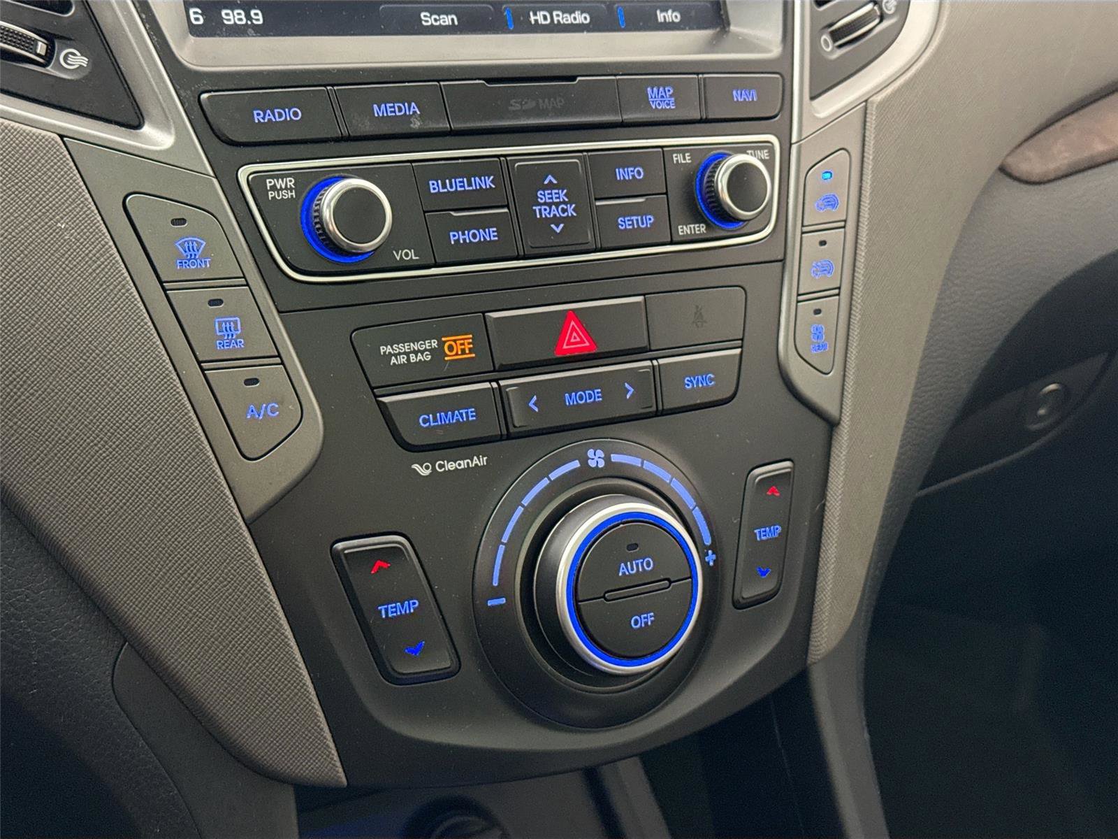 Used 2017 Hyundai Santa Fe SE image 28