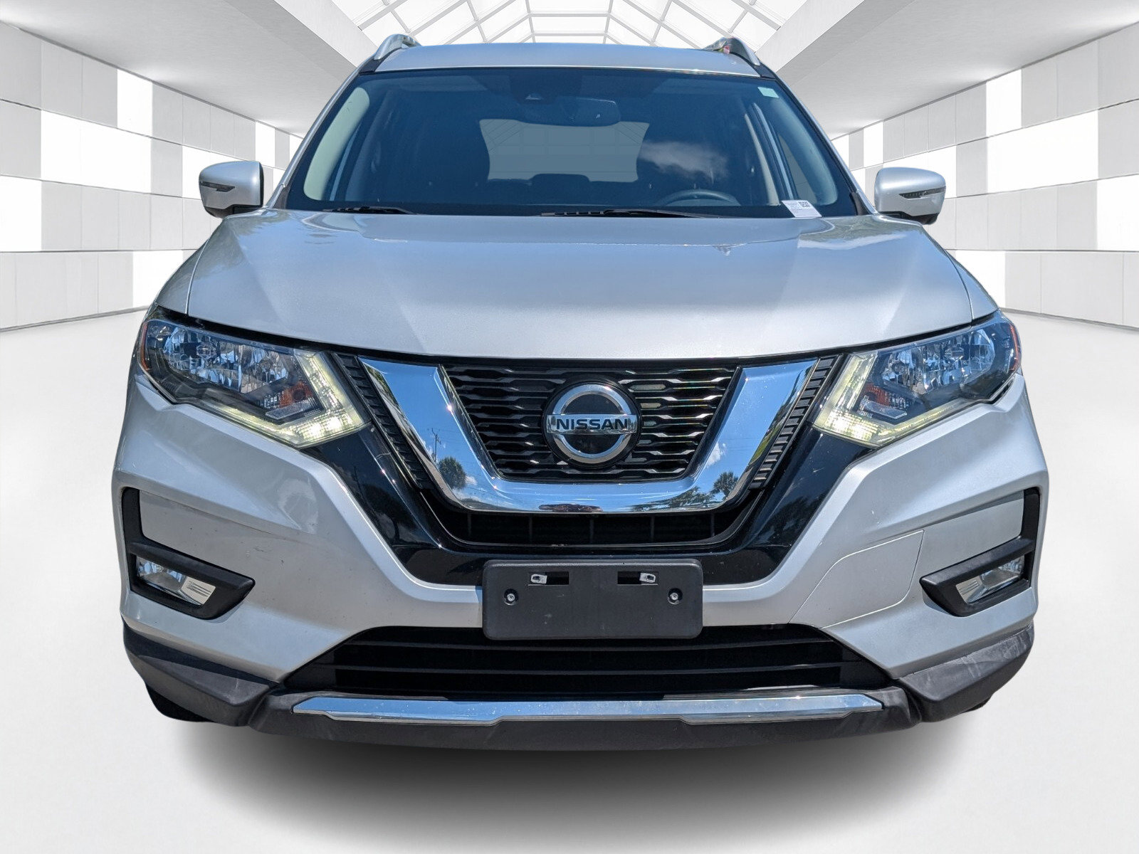 Used 2019 Nissan Rogue SL image 2