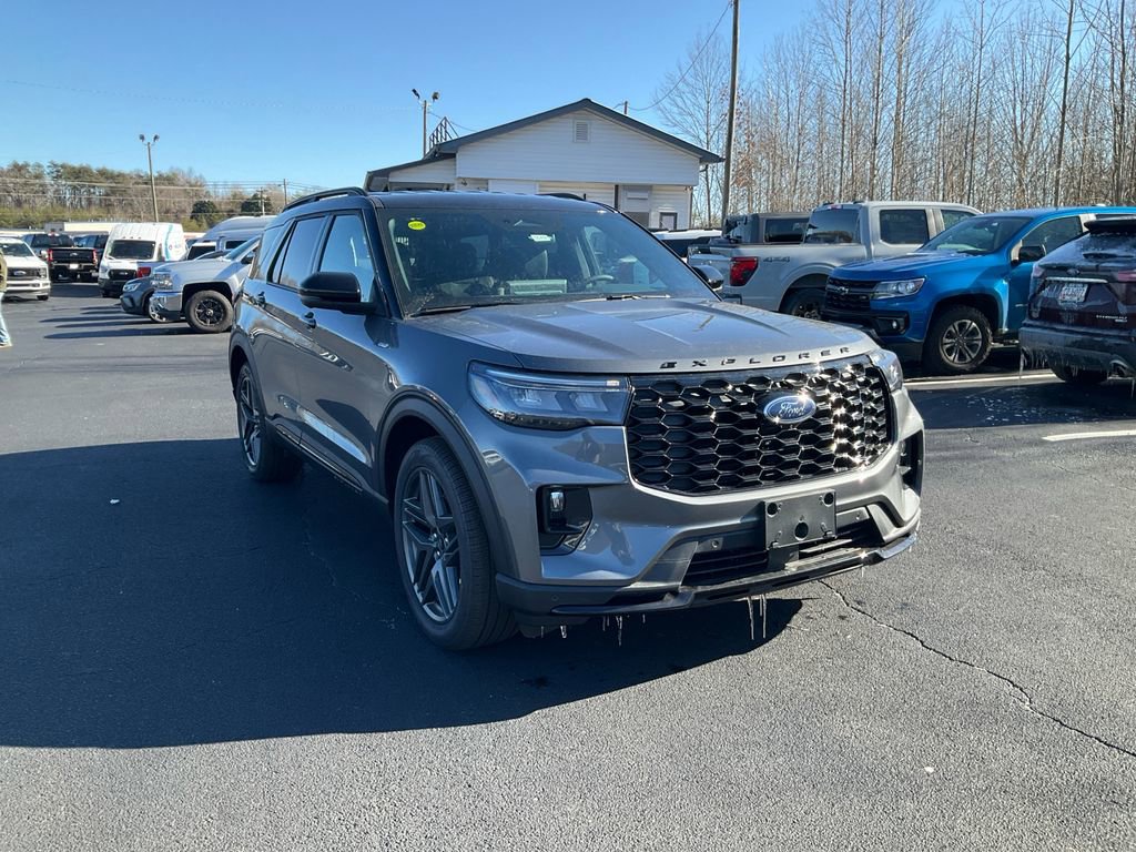 New 2026 Ford Explorer ST-Line w/ ST-Line Street Pack RWD image 3