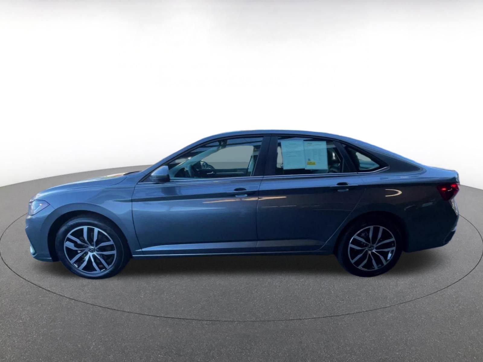 Used 2025 Volkswagen Jetta SE image 9