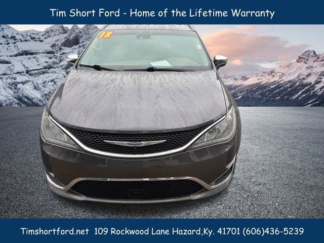 Used 2018 Chrysler Pacifica Limited w/ Tire & Wheel Group image 3