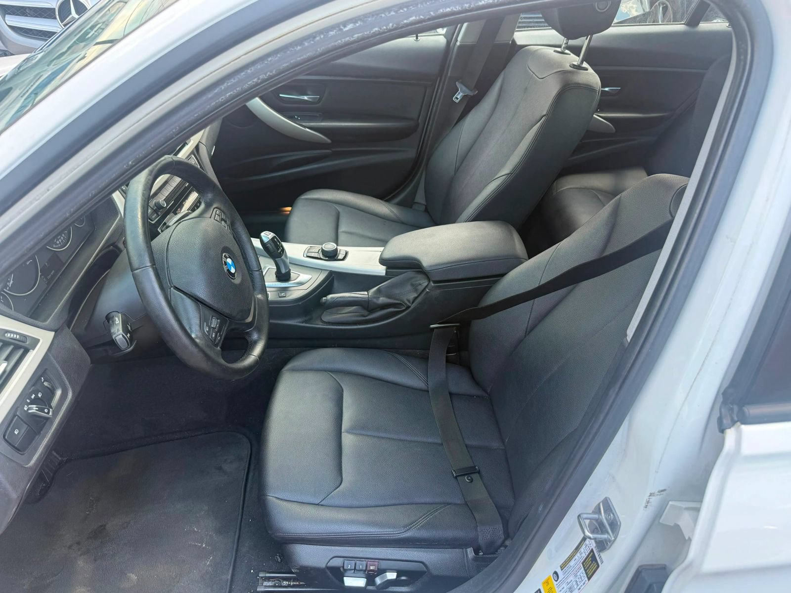 Used 2016 BMW 320i Sedan RWD image 12