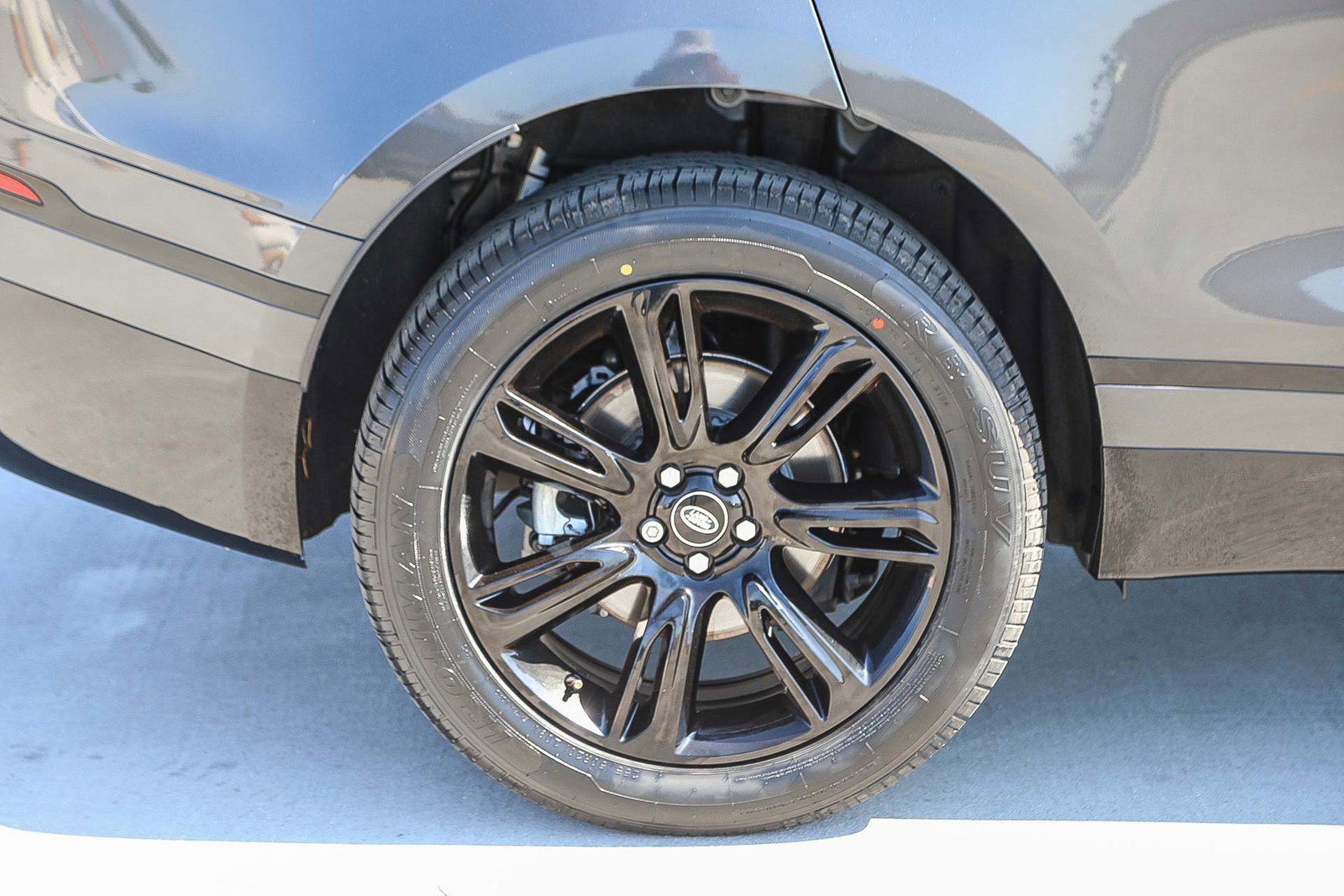 Used 2022 Land Rover Range Rover Velar R-Dynamic S image 11