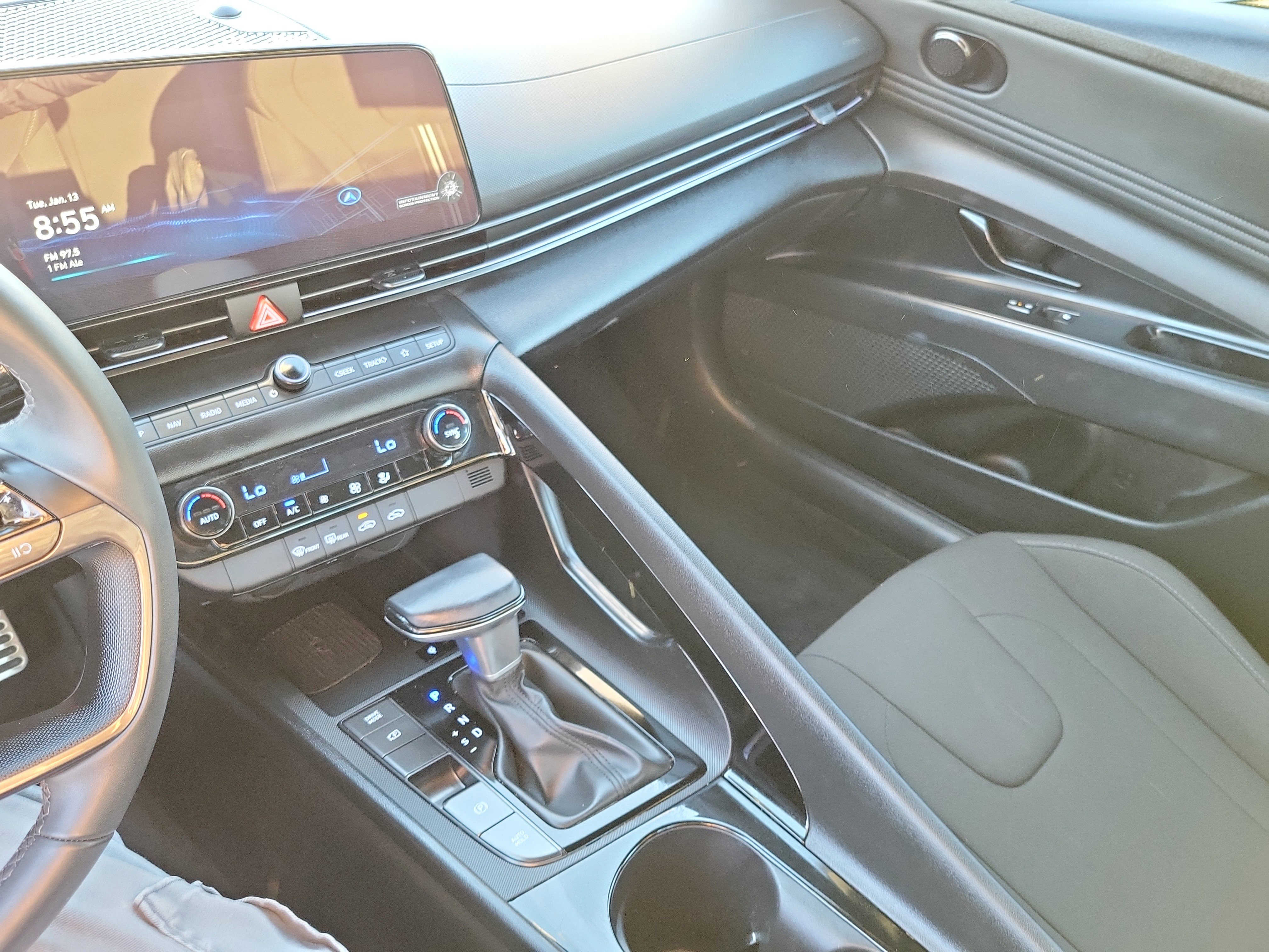 Certified 2025 Hyundai Elantra SEL image 15