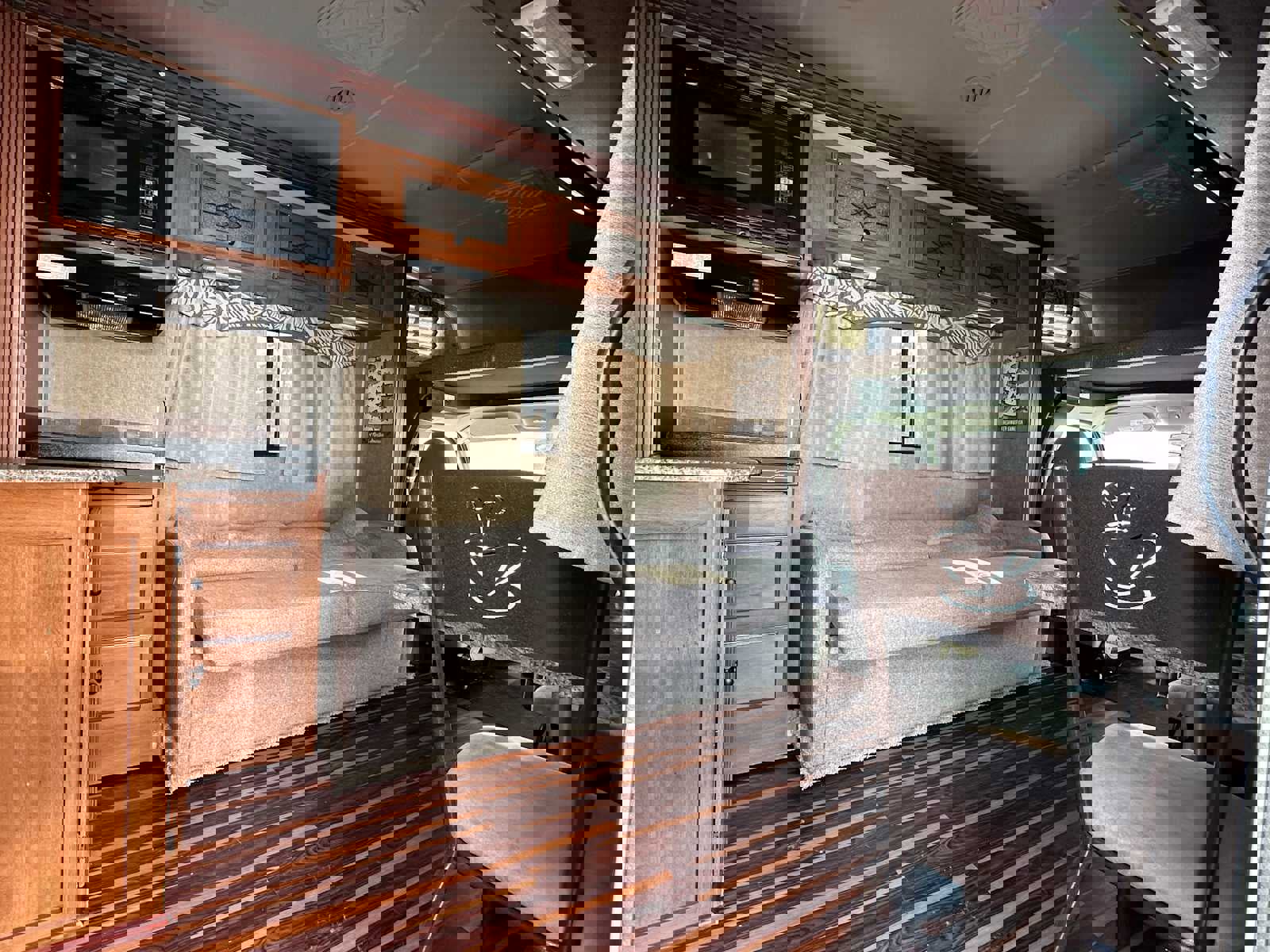 Used 2014 Chevrolet Express 4500 w/ RV Package image 11