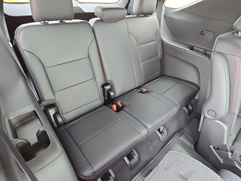 New 2026 Chevrolet Traverse RS w/ LPO, Floor Liner Package AWD/4WD image 12