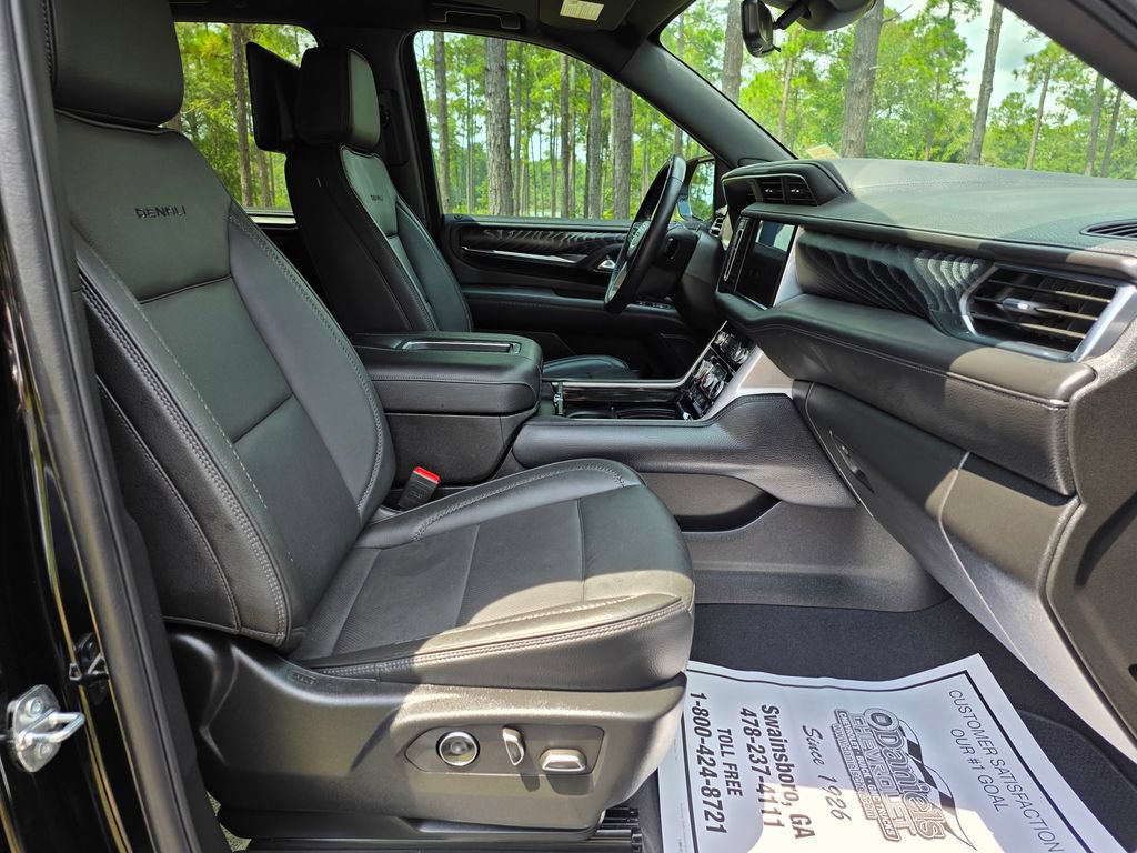 Used 2024 GMC Yukon XL Denali w/ Denali Reserve Package AWD/4WD image 28