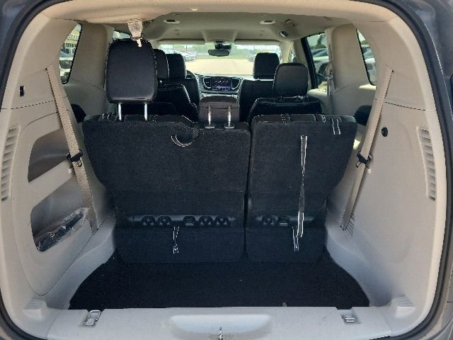 Used 2023 Chrysler Pacifica Touring-L FWD image 24