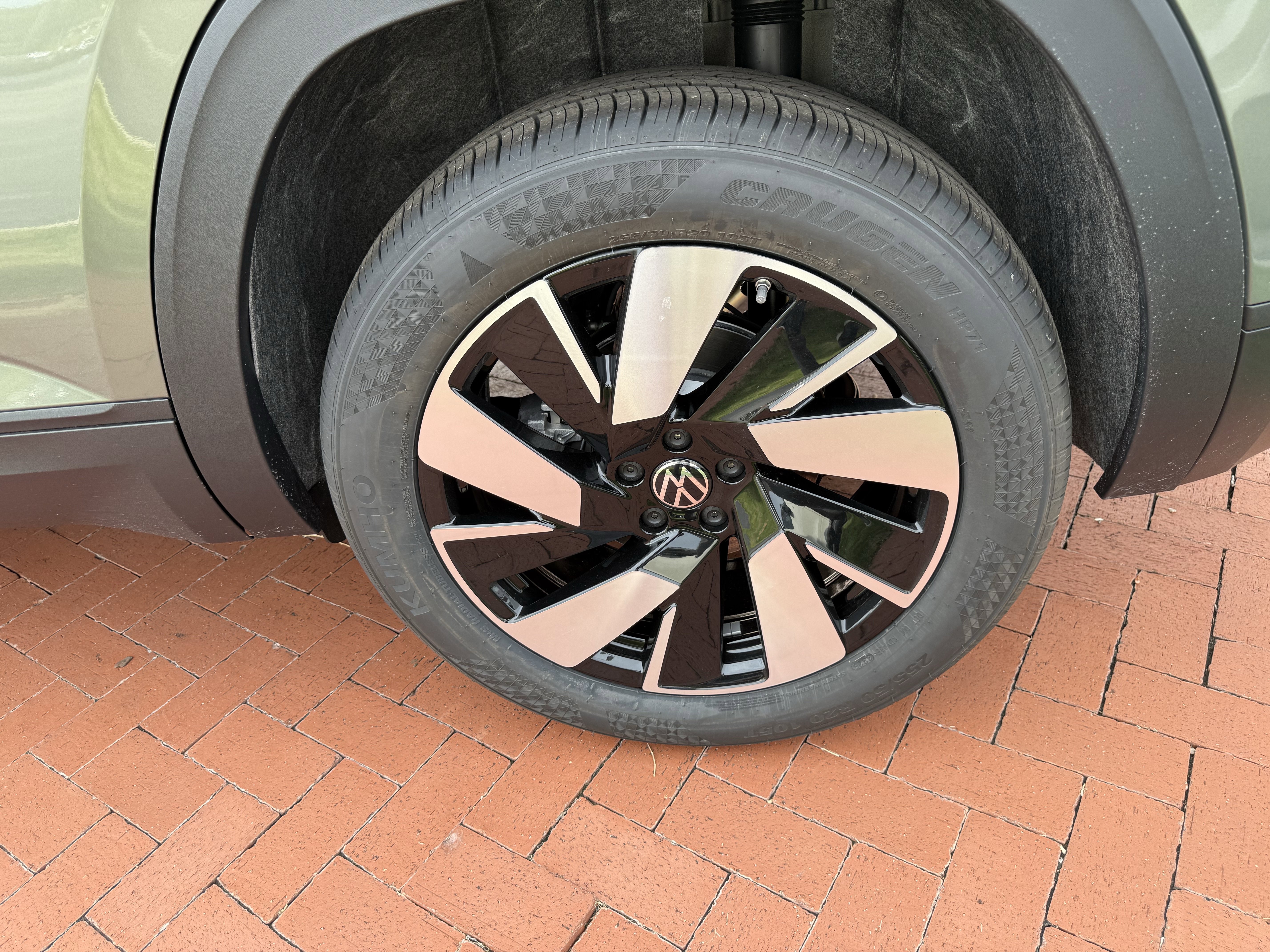 New 2026 Volkswagen Atlas Cross Sport SE image 8