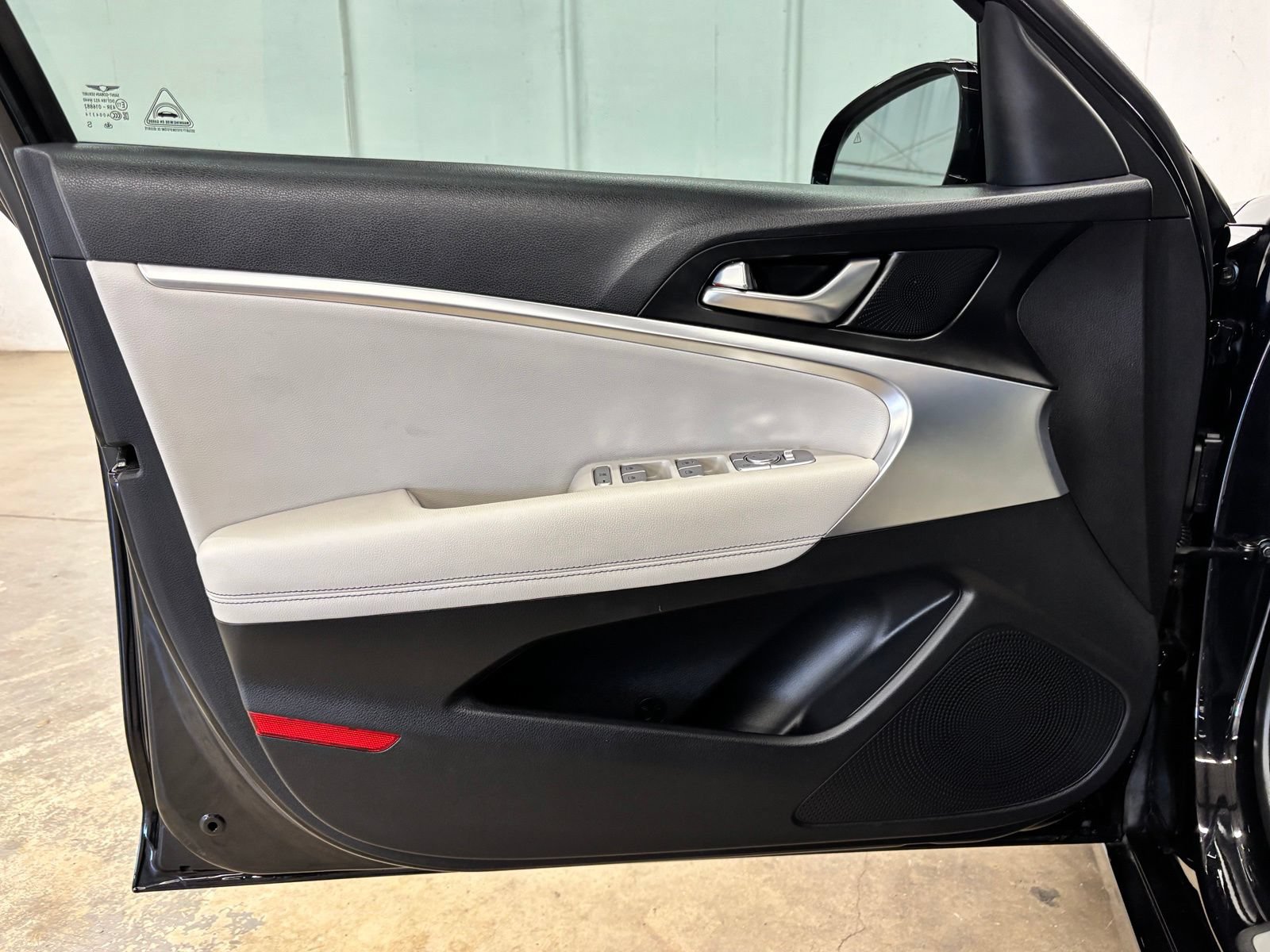 Used 2024 Genesis G70 2.5T RWD image 18